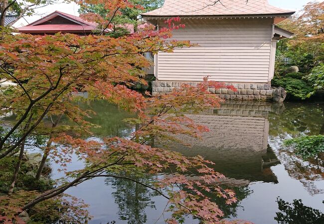 八雲町の、池が素敵な庭園