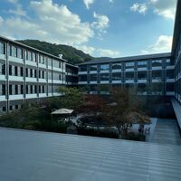 小学校の面影が強く残る中庭