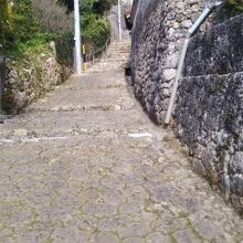 石畳の小路