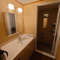 シャワーもありますが、温泉大浴場があるので使わず。
