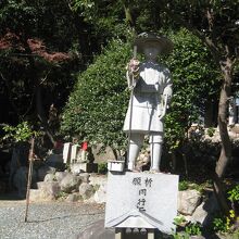 弘法大師の像です