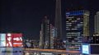 金色のオブジェがあるビルが吾妻橋の袂に有ります。