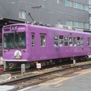 赤紫の電車です