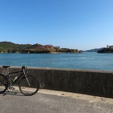 能島城跡と自転車。