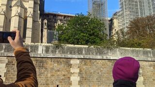 セーヌ川クルーズで川から眺めました