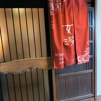 女性用は暗証番号を入れて扉を開ける方式