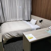 ５０９号室　机の配置が荷物を広げることを考慮してない。