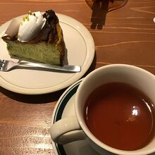 ピスタチオのバスクケーキと紅茶