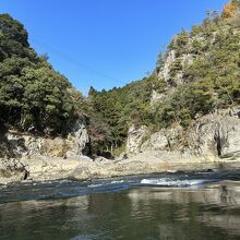 保津川下りの船から見た渓谷