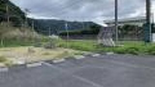 段瀑で全体の落差は40mほどあります