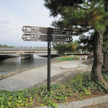 １０メモリアルパーク等への案内表示板