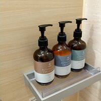 お風呂はユニットバスですが14階のスパを利用を勧めます