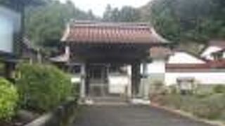 山門は、もともとは山吹城の追手門です。