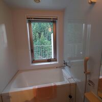 温泉大浴場があるので使いませんでしたが、部屋風呂も良い感じ。