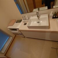 部屋の洗面所はバスルーム手前にあります。