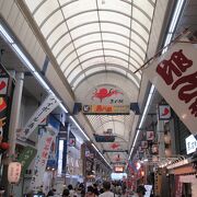 活気ある海産物中心の商店街