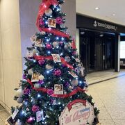 みなとみらい東急スクエアのクリスマスツリーはリカちゃん