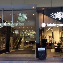 クィーンストリートモールに面した入口です