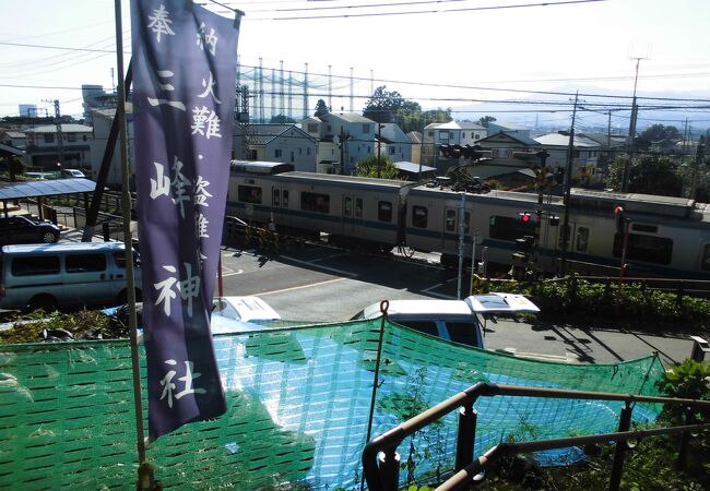 山の上にあります