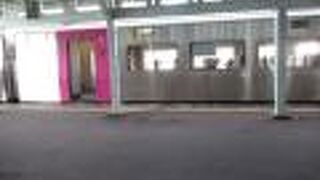 速い特急列車です