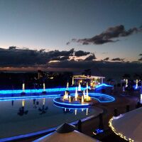 プールのライトアップ綺麗ですね