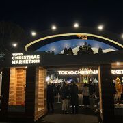 クリスマスマーケットが開かれている日比谷公園