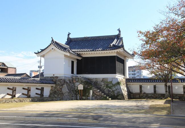 市街地にポツンと残った櫓