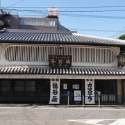 明治初期に造られたレトロな日本建築の「カステラ本家 福砂屋本店」