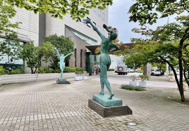 ブロンズ像 本郷新 銘 清流 裸婦 昭和 モニュメンタル 札幌 彫刻家