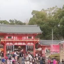 四条通りに面した西楼門