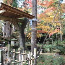 東屋が配置され風情があります。
