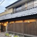 山を見ながらの露天風呂に山の料理の数々、くつろげる宿です。