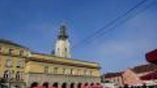 ドラツ市場にあります