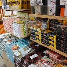 山口らしいお土産も売ってます