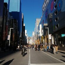 松屋の前で、北向きに撮影。