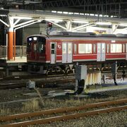小田原駅では、小田急線とJR線が両方見れる