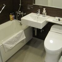 バスタブも広いし、トイレは全自動でした。