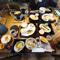 豪華な和膳朝食、泡は１杯無料（２杯目から５００円）