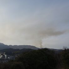 野焼きの煙