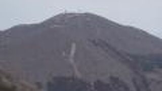 ロープウェイもありますが、登山道もあり。