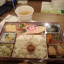 朝食は弁当でした