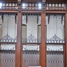 繊細なデザインのスクリーン