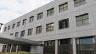 建物は立派だがトップは・・・