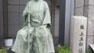 ホテルオークラの敷地内に