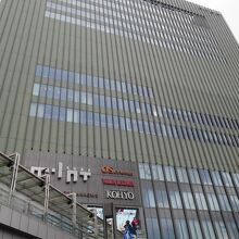 晴れている日はもうちょっとミント色をしている気がする。