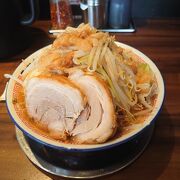 二郎インスパイア系ラーメン、背脂がうまい。