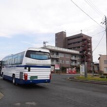 乗ってきたバス。花巻空港駅ロータリーにて。