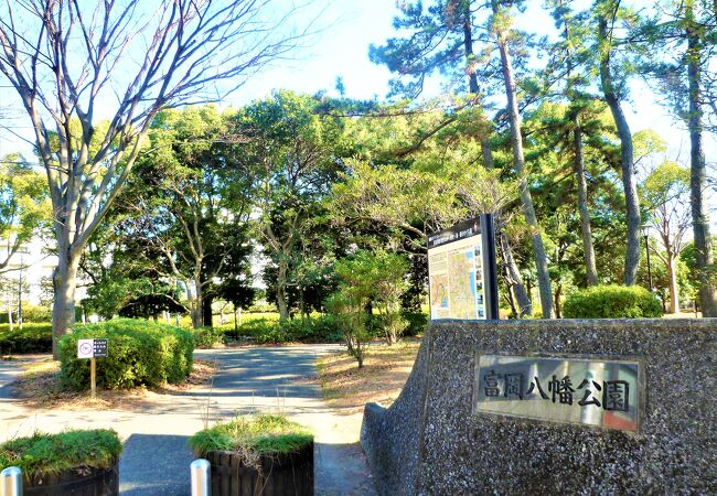 富岡八幡宮前の公園