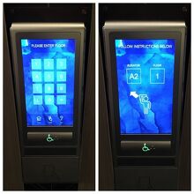 エレベーターフロアのタッチパネル