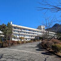 南温泉荘バス停の目の前です